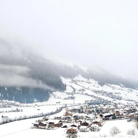 Stylish Apartment In Neustift Near Ski Lift Neustift im Stubaital Exterior photo